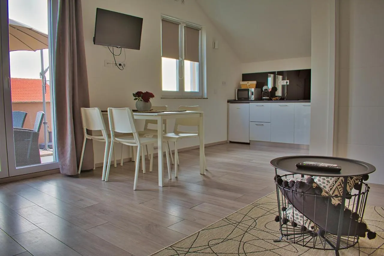 Apartments And Rooms B&B Zadar